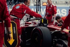 Ferrari - Váratlan pilóta bukkant fel a Ferrari fioranói esőgumi-tesztjén
