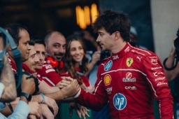 Ferrari - Leclerc kiesett, mégis Hamiltonnal ünnepelt a Ferrari történelmi napján