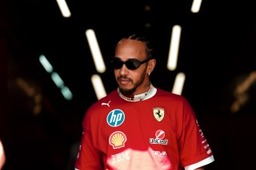 Ferrari - Lewis Hamiltonnak még ez is jól áll