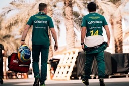 Aston Martin - Fernando Alonso mégsem a rajtrácson vág neki a barcelonai futamnak