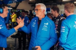 Monacóban kapták lencsevégre Flavio Briatorét és legendás exét