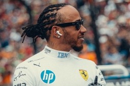 Ferrari - Lewis Hamilton igazi divatikon lett - jönnek az extrém szettek