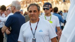 Red Bull Racing - Egy vacsora és egy hosszú séta: így próbálta nevelni Montoyát Helmut Marko