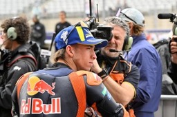 Acosta tehetetlennek érzi magát: az Aprilia és a Ducati más ligában játszik