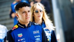 Red Bull Racing - Zseniálisan verte át a világot: Hadjar bevallotta, hogy a fél tavalyi szezont végigszínészkedte