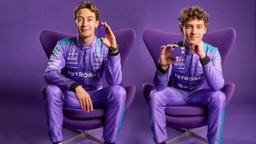 Mercedes - Lila forradalom Miamiban: három külön versenyruhában áll rajthoz a Mercedes