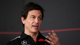 Mercedes - Wolff: Antonellinek két lábbal a földön kell maradnia