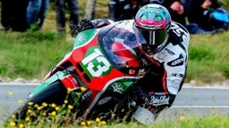 Két néző még mindig kórházban van az Isle of Man TT-n történt hétfői baleset után