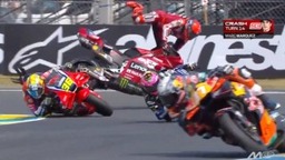 Márquez nagyot bukott és megsérült Le Mans-ban, műtét és kihagyás vár rá (videó)