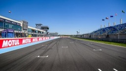Kettős Ducati-uralom a Balaton Parkban, fekete zászló a nyitányon
