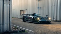 4.3 milliárdos Pagani Zondát vett Fernando Alonso, amibe egy gyerekülés is bekerült