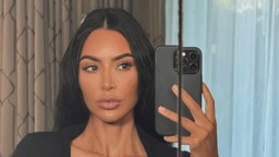 Luxus és sztárparádé Monacóban - esernyőkkel óvták Kim Kardashiant