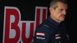 Ferrari - Steiner még magát is helyretette Hamilton barcelonai győzelme után