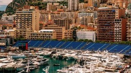 Monaco drága hírneve repedezik, okos szervezéssel nagyban faraghatók a költségek