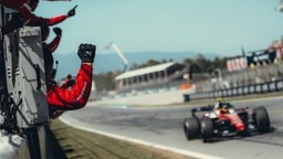 Ferrari - Évtizedes Forma–1-es rekordot döntött meg a Hamilton vezette brit trió