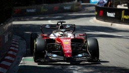 Ferrari - Belsőkamerás nézetből Leclerc hihetetlen becsapódása Monacóból