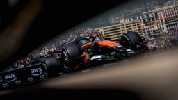 McLaren - Nem kímélték a McLarent - súlyos büntetést kapott a csapat a monacói hiba után