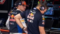 Red Bull Racing - Kiderült, mi okozta Verstappen balesetét - bocsánatot kért a Red Bull