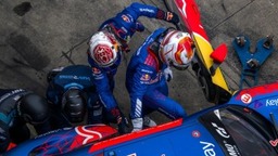 Vakbélműtét miatt kényszerül cserére Max Verstappen csapata