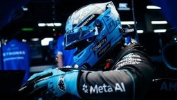 Mercedes - Hamilton repítette a Ferrarit Silverstone-ban, Russell értetlenül áll a hátránya előtt