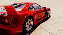 Ferrari - Ezzel a legendás Ferrarival lepte meg magát Lewis Hamilton, amire oly régóta vágyott