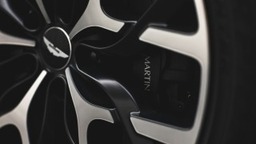 Aston Martin - Keményvonalas pályafegyverrel sokkolna az Aston Martin
