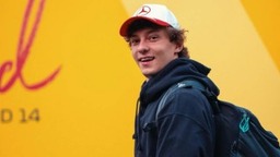 Antonelli nyerte a második szabadedzést a Ferrarik előtt, megvolt az első nagy baleset