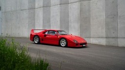 Ferrari - Lewis Hamilton videón is megmutatta gyerekkori álmát – ilyen lett a saját Ferrari F40-ese
