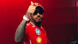 Aston Martin - Lewis Hamilton szerint Fernando Alonso ma is a mezőny egyik legjobbja