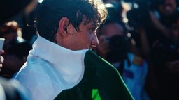 Mercedes - Jacques Villeneuve is kiakadt Antonellire Bakuban