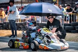 Räikkönen mindent egy személyben intéz a fia körül, van, hogy a gokartját is ő szereli