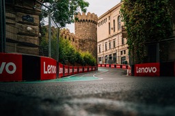 Különleges menetrend és váratlan időjárási veszély várja az F1 mezőnyét Bakuban