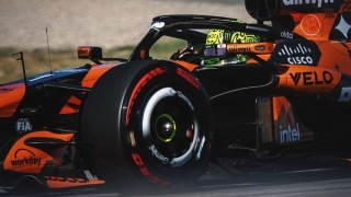 Norris nyerte a barcelonai FP2-t, hárman is egy tizeden belül zártak