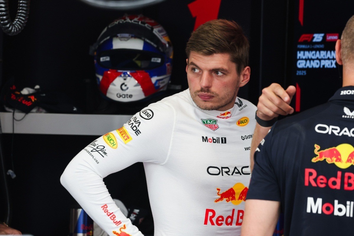  és  - Verstappen és a McLaren a rajtbüntetés árnyékában az F1 hajrájában