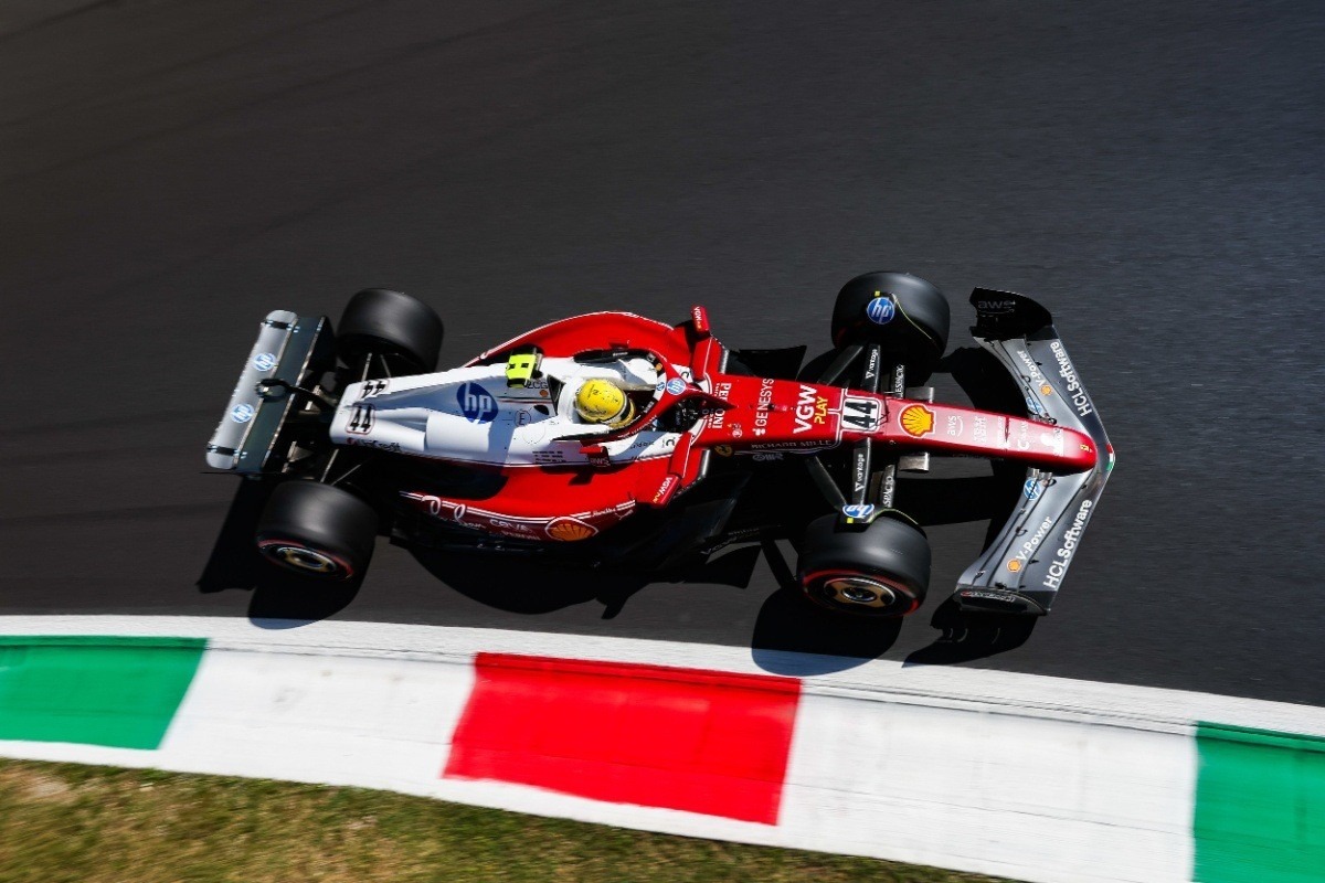 - Agresszív megoldással hozná ki a maximumot Hamilton a Ferrariból