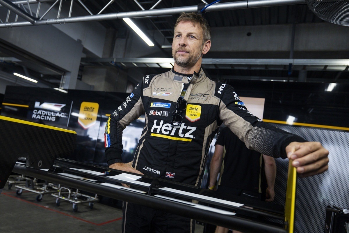 Végleg szögre akasztja a bukósisakot a korábbi F1-es világbajnok