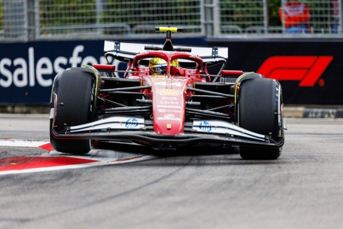  - Hamilton bizakodó: Jól fekszik neki a Ferrari Szingapúrban