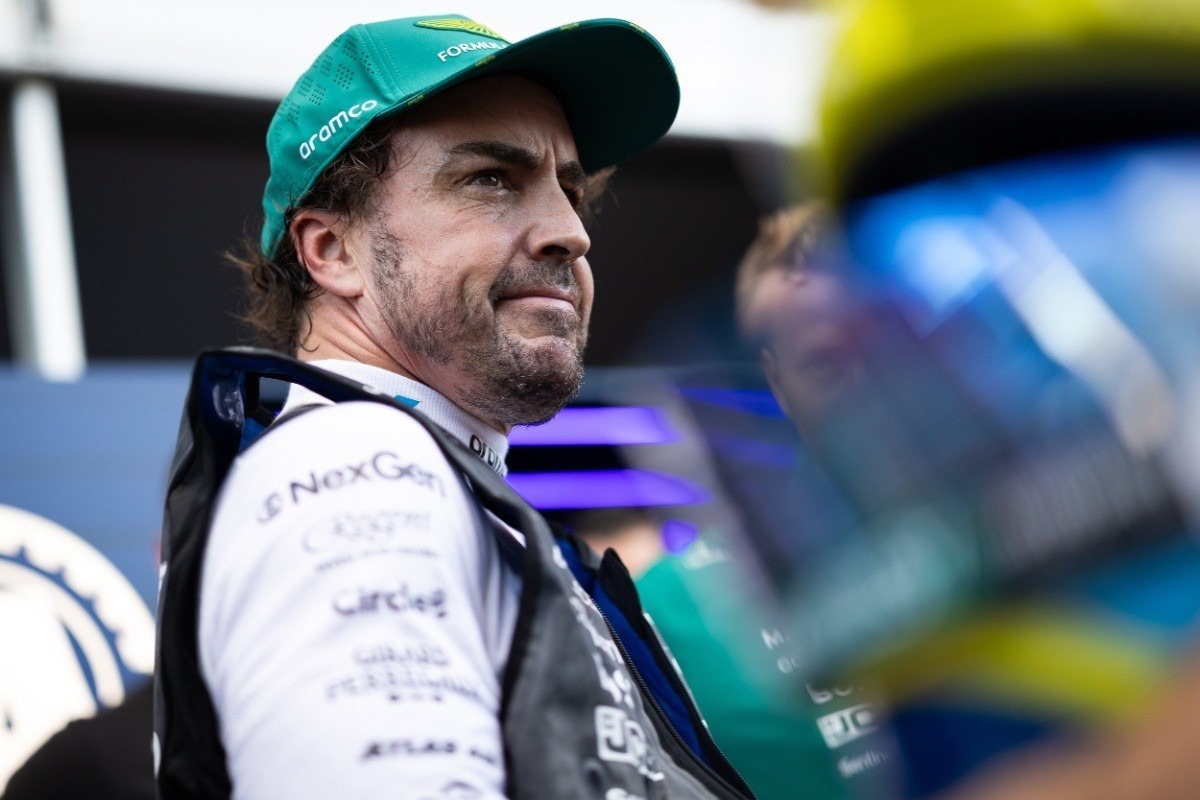 és - Alonso küzdelmes pontszerzése a gyenge tempójú Aston Martinnal