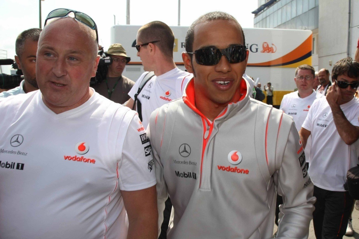 és - Hamilton nagy bukása mutatja hogy Verstappen 2025-ös címe még lehetséges
