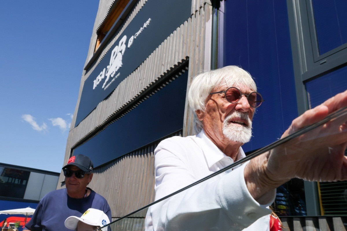 és - Ecclestone keményen beleszállt Lewis Hamiltonba