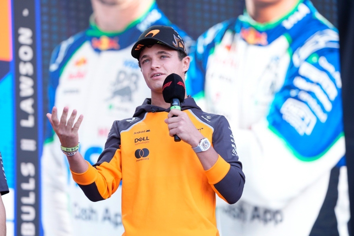  és  - Az F1-es kommentátor szerint „félreértés" miatt fütyülték ki Lando Norrist