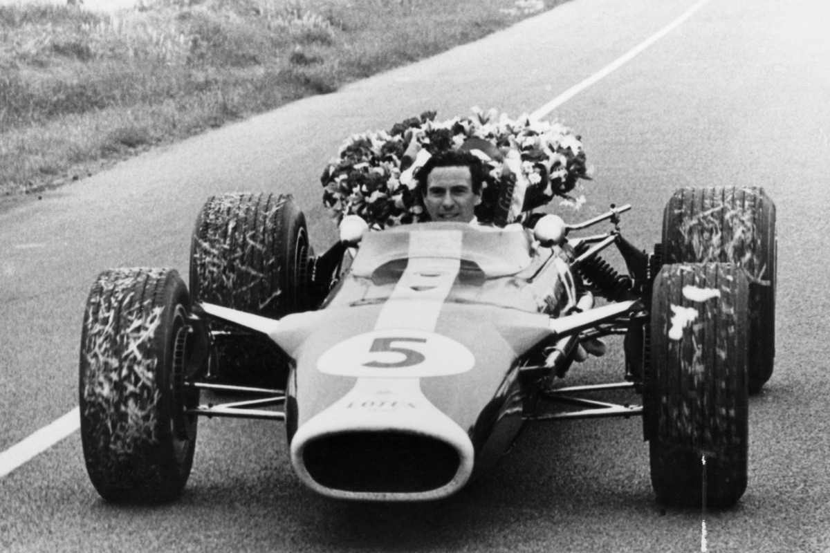  és  - Az F1 megdönthetetlen rekordja, amelyet a mai szabályok kizárnak