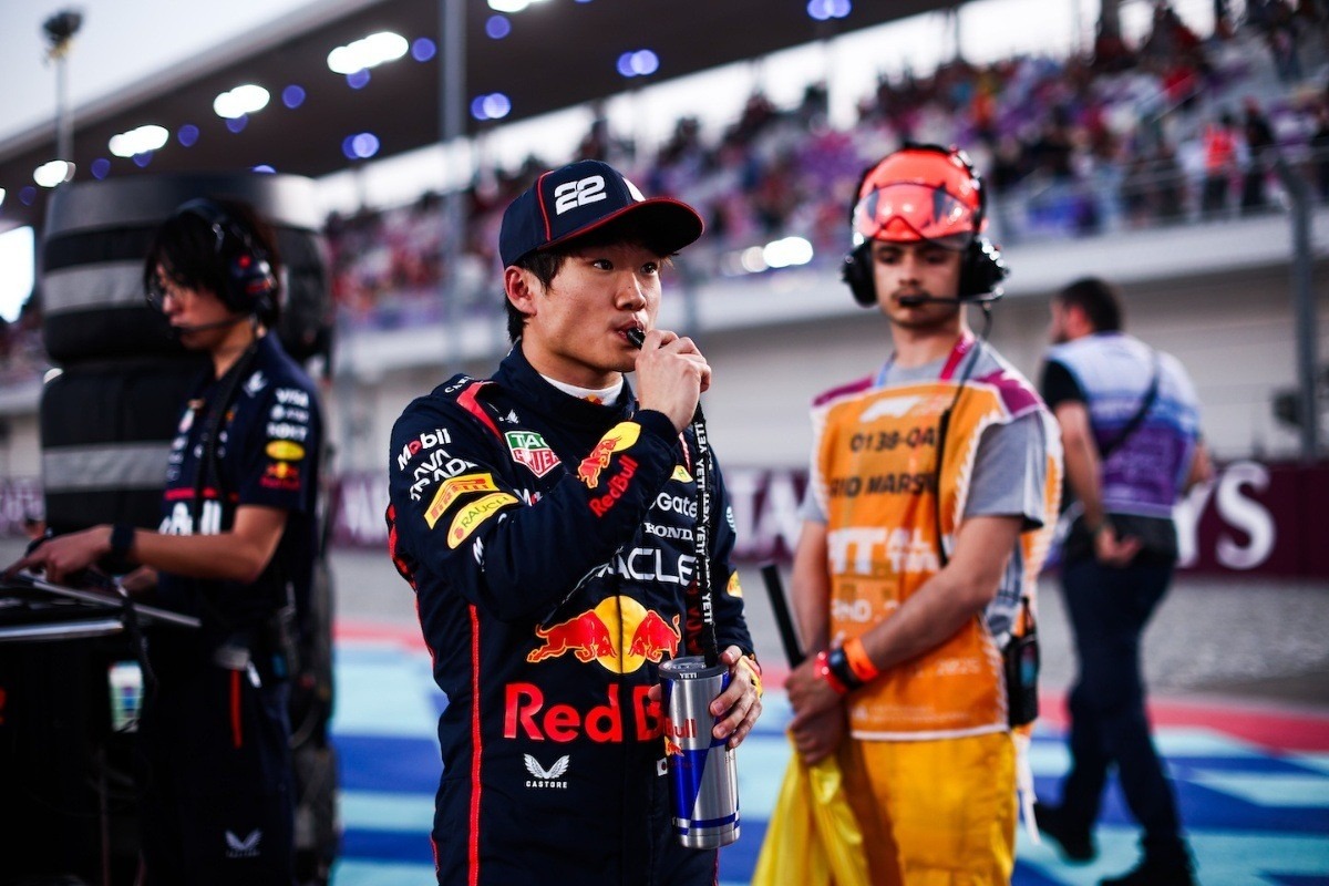és - Cunoda előzött, támadott és segített: így lett Verstappen szövetségese Katarban