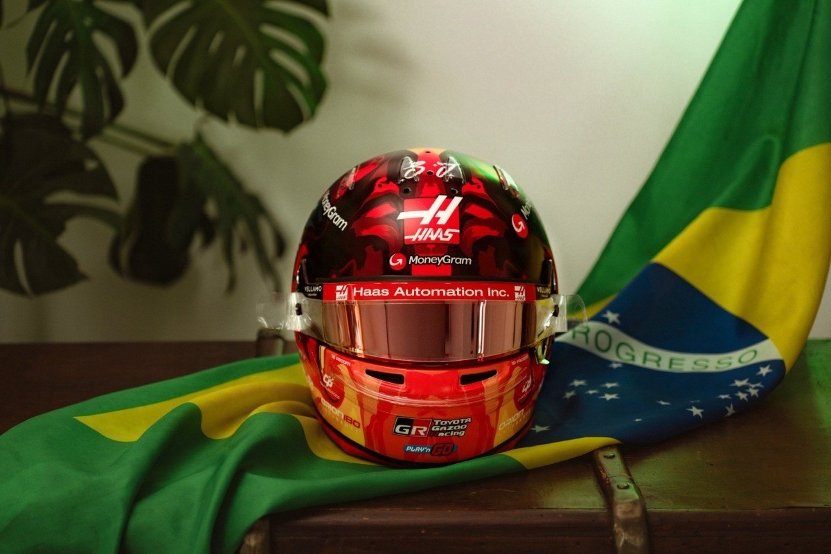  és  - Ocon különleges sisakkal tiszteleg a legendák előtt Brazíliában