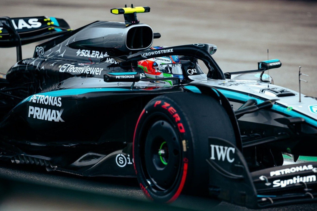 és - Alonso finoman megjegyezte, Antonelli egy domináns Mercedesben ül