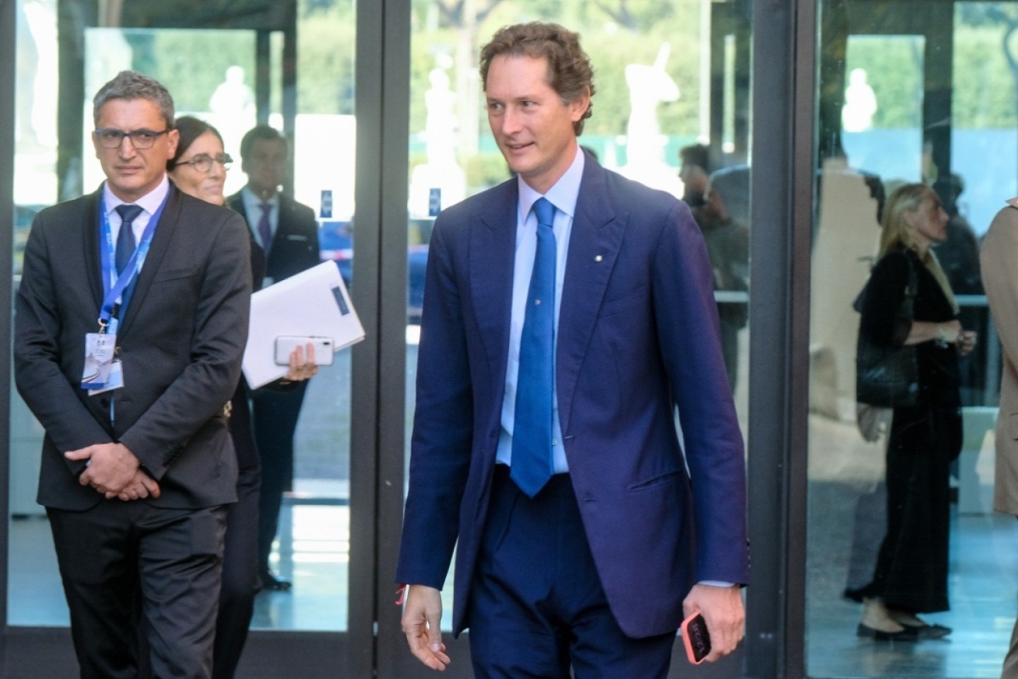 és - Elkann nemet mondott egy 1,1 milliárdos ajánlatra