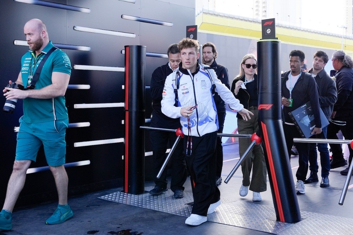  - BRÉKING: Lawson marad, Lindblad érkezik a Racing Bulls-hoz!