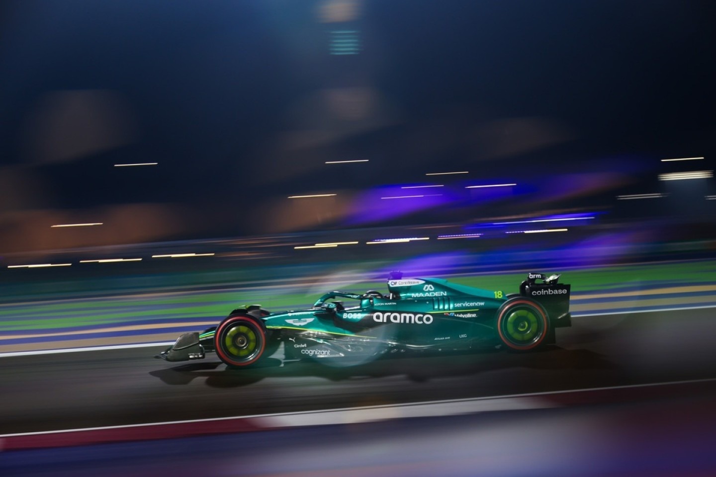 Beindították az Aston Martin 2026-os autóját, az AMR26-ot (videó)