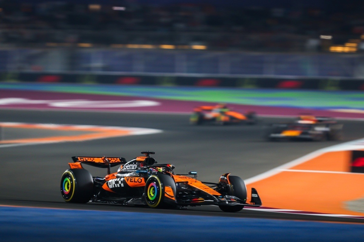  és  - Brundle: nem a papajaszabályok jelentették a McLaren vesztét Katarban