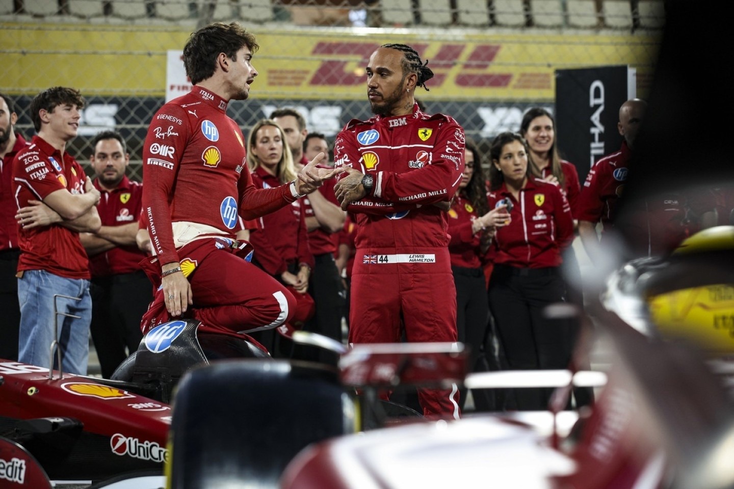  és  - Vasseur a Ferrari pilótáinak csapatot ért kritikáiról: pontosan ezt kérjük tőlük